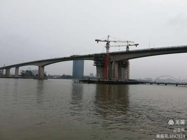 扩建中的洛溪大桥